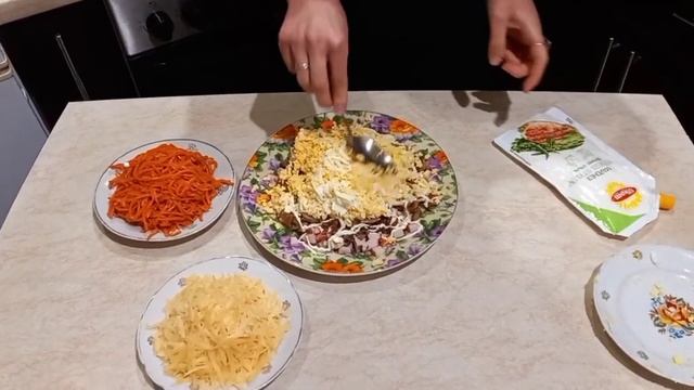 Салат "ЛЮБИМЫЙ" с копчёным филе и морковью по - корейски ? смотреть онлайн