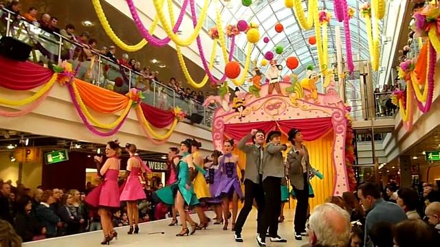Olympia-Einkaufszentrum dance 2 смотреть онлайн