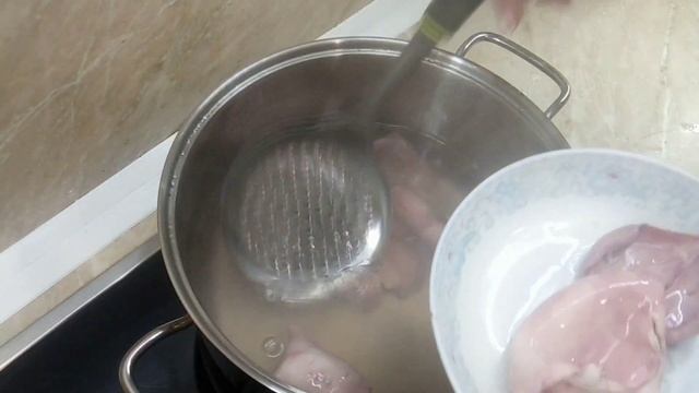 Салат с кальмарами. Замечательный рецепт на Новый год! смотреть онлайн