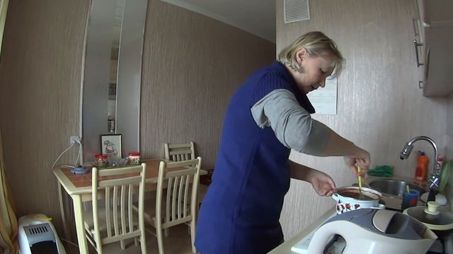 Меня "пробило" на готовку, купили Тамаре Михайловне теплые сапожки смотреть онлайн