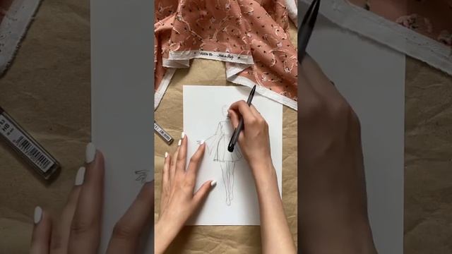 Эскизная залипуха будущего платья? а вы рисуете эскизы перед пошивом? #дизайнеродежды #шьюназаказ смотреть онлайн