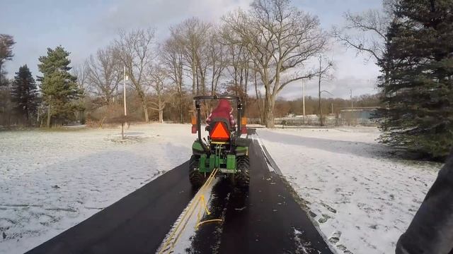 John deere 1025r tug of war against Toyota Tacoma! Just for fun; Happy New Year; смотреть онлайн