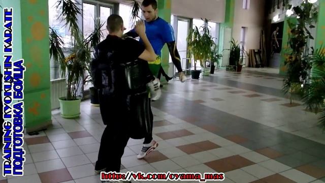 Разогрев перед боем на Чемпионате Москвы по Киокусинкай 2016. Работа на рыцаре - Фёдоров Константин смотреть онлайн