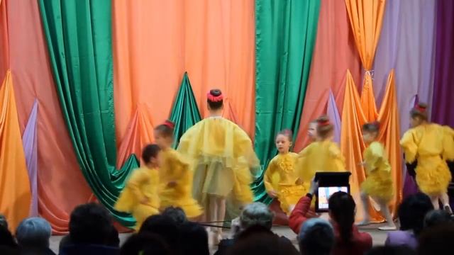 Танец "Цыплята", в исполнении малышек из ДШИ, руководитель Нечаева Елена смотреть онлайн