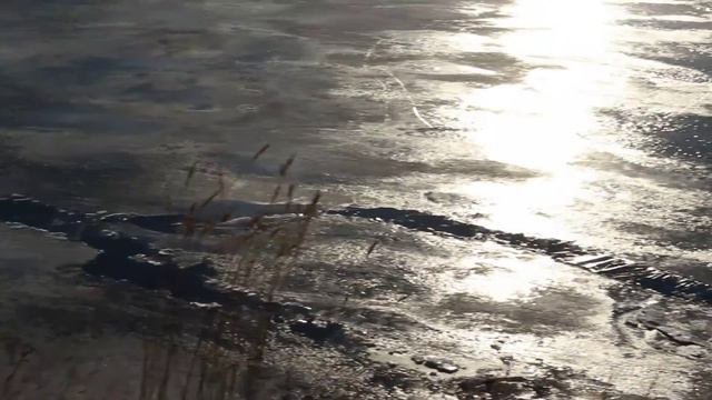 Треск льда , с ветром и проталины на Волгоградском водохранилище утром 13 марта 2017 года смотреть онлайн