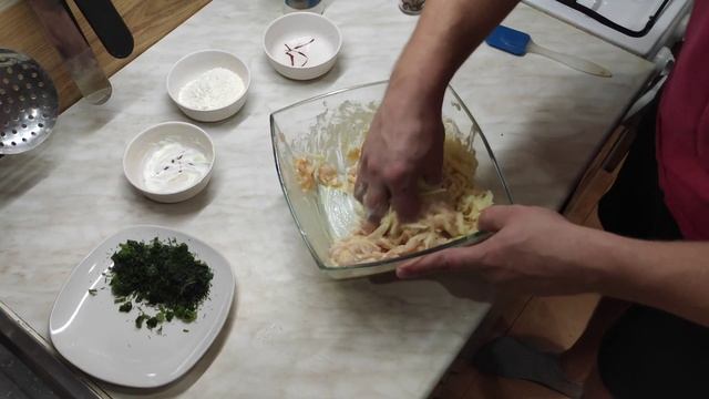 Котлеты из рубленной куриной грудки с сыром! Хорошая замена наггетсам! смотреть онлайн