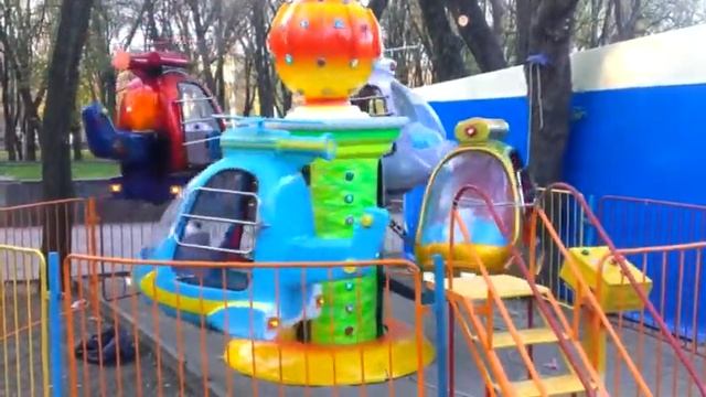 Детская карусель "Вертолёты" развлекательный аттракцион смотреть онлайн