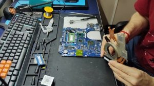 Ноутбук из хлама Samsung R560 Мощный старый ноутбук снова в строю