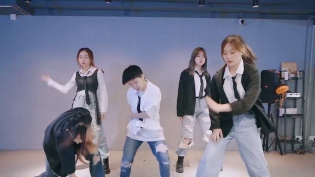 Stray Kids (스트레이 키즈) “S-Class (특)” | Dance Cover by HK STAYS @StrayKids смотреть онлайн