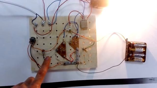 Схема включения освещения на двух транзисторах КТ315 и фоторезисторе ФР-725 смотреть онлайн