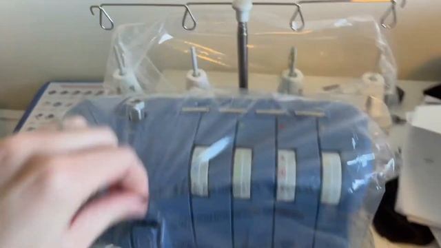 I GOT A SERGER! Reorganizing my small craft room and Singer Serger Making the Cut Edition S0230 смотреть онлайн