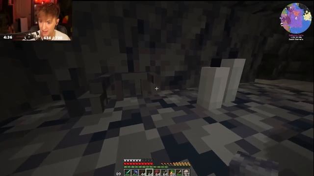 I Built a Tiny Base in This Streamer's Minecraft House смотреть онлайн