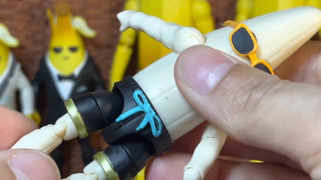 Jazwares Fortnite Unpeely Peely Figure Review смотреть онлайн