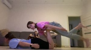 Делаем позы вдвоём