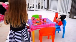 Настя и новые игрушки от Микки и Минни маус Видео для детей про игрушки