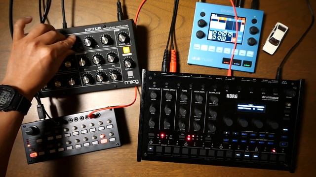 Techno Jam #28: Moog Minitaur, Korg SQ-1, Drumlogue, 1010music Bluebox