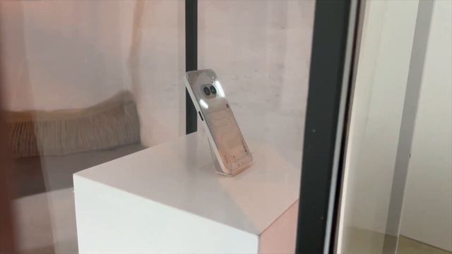 Nothing Phone 2a на первом видео до анонса работа глифов смотреть онлайн