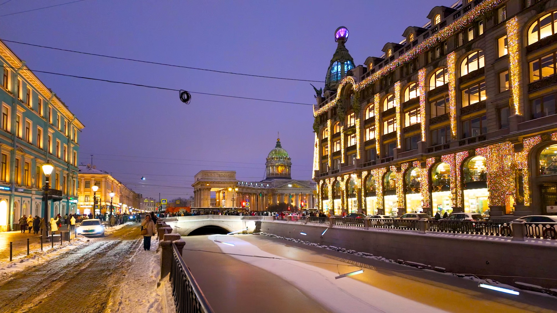 ?? Новогодние праздники закончились. Остаётся только вспоминать о них. Вечерняя прогулка по центру смотреть онлайн
