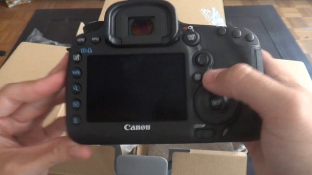 Unboxing Canon EOS 5D Mark III in French / Déballage du 5D Mark III смотреть онлайн