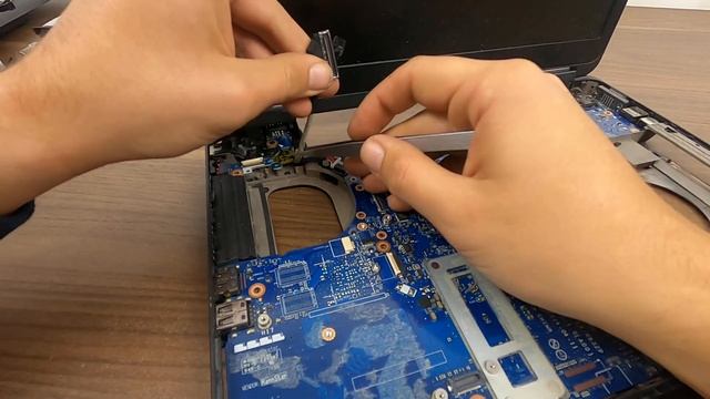Disassembling Dell Latitude E5440 Intel i5 Full Tutorial 2021 смотреть онлайн