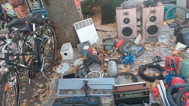 Харьковская барахолка. Поиски крупиц "злата" в развалах хлама и старья смотреть онлайн