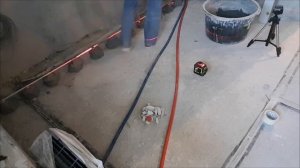 Устанавливаем МАЯКИ для СТЯЖКИ ПОЛА