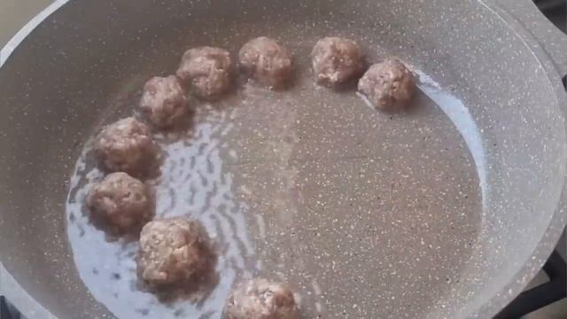 Ммм, как вкусно! Я всегда буду так готовить! Просто беру картошку и немного фарша. смотреть онлайн