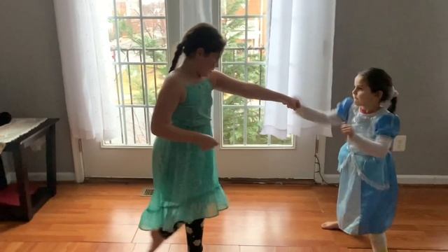 PRINCESS KARATE BATTLE // SISTER VS SISTER FIGHT!! смотреть онлайн