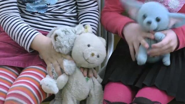 Даже игрушечные зайцы любят филармонию. Они сами об этом говорят :О) смотреть онлайн