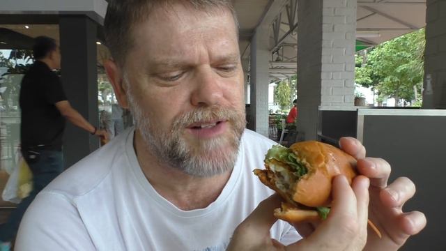 McDonalds Sweet Chilli Fish Burger Review - Greg's Kitchen in Singapore смотреть онлайн