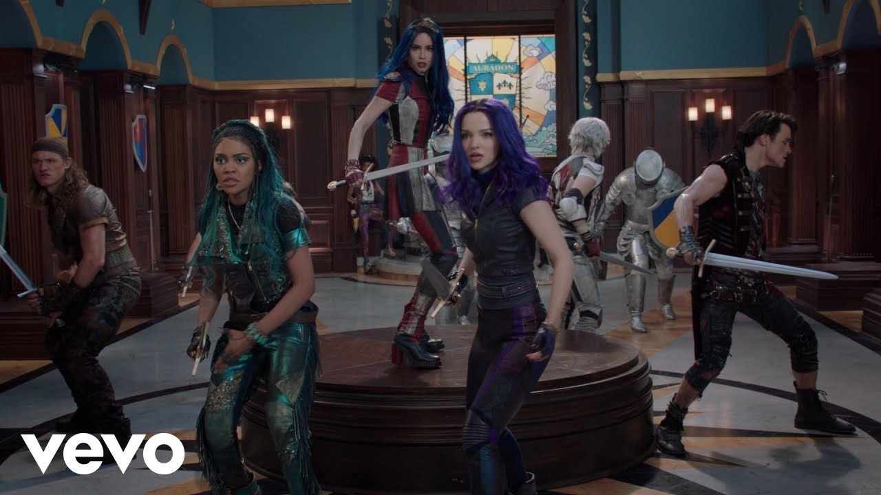 Night Falls - Descendants 3 смотреть онлайн