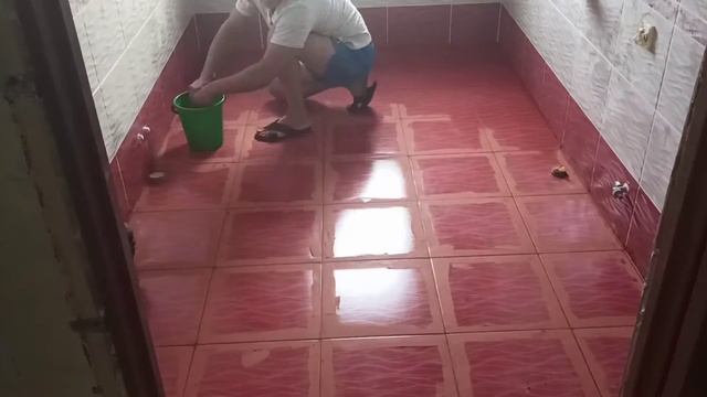 Затирка швов на напольной плитке, первый раз в жизне. Все очень просто.) смотреть онлайн