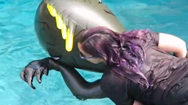 Trying to Ride a Kids Dinosaur Pool Float for 10 Minutes Straight смотреть онлайн
