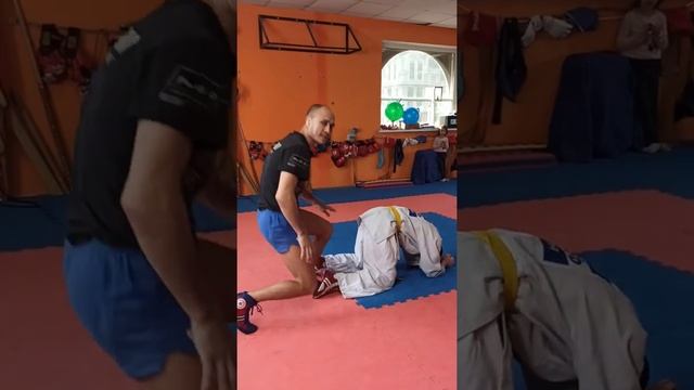 "ГИНЕКОЛОГ" - БОЛЕВОЙ ПРИЁМ! УЛОМАЕШЬ НА ПОЦЕЛУЙ ЛЮБУЮ МАЛЫШКУ! смотреть онлайн