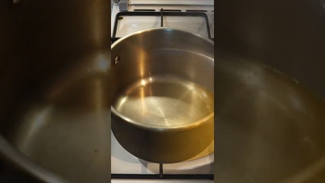 Карри суп с креветками и лососем