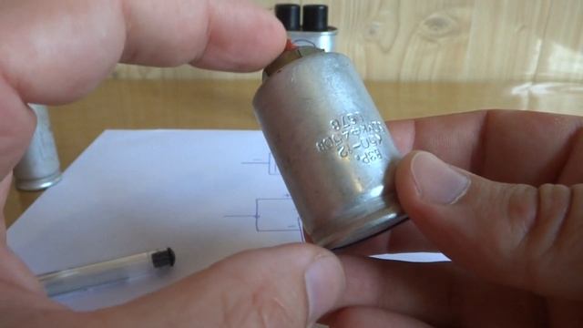 ? ГЛУПОЕ СОЕДИНЕНИЕ КОНДЕНСАТОРОВ смотреть онлайн