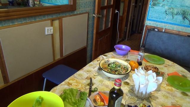 Салат с креветками и кальмарами по быстрому смотреть онлайн