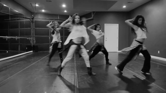 Selena Gomez dance to "I Knew You Were Trouble" смотреть онлайн