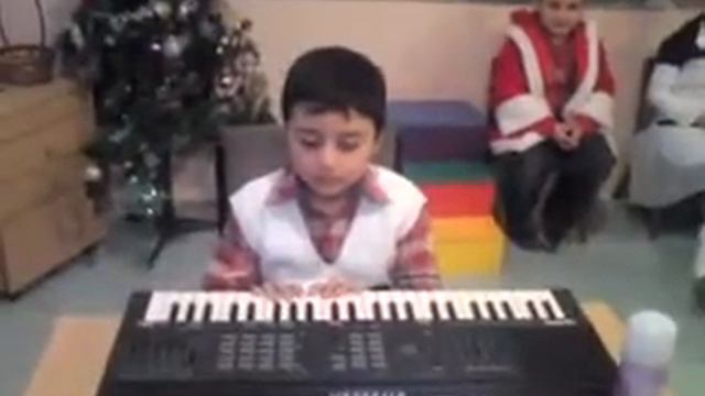 Tarik Ramadanoski na sintisajzer - Jingl bell - 2011 смотреть онлайн
