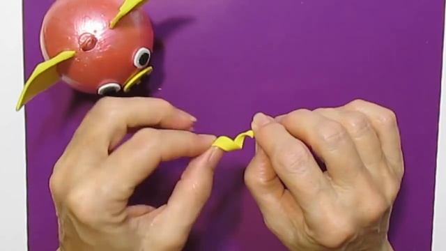 Как сделать шарик на елку своими руками / свинка из елочного шарика мастер класс/DIY pig смотреть онлайн