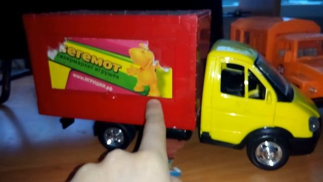 Открываю второй большой пакет с машинками смотреть онлайн