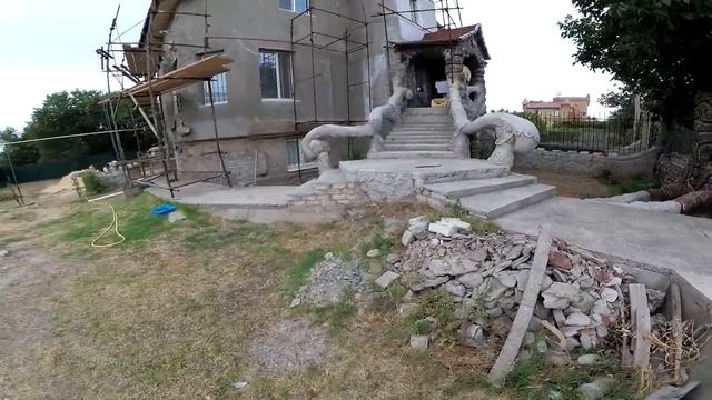 для чего нужен забор в усадьбе.. из арт бетона.... вход в дом. калитка. смотреть онлайн