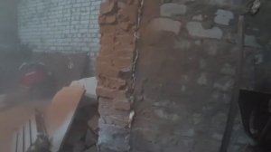 Пилим болгаркой стену из кирпичей