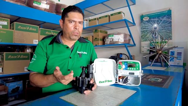 Pasos para conectar las válvulas al controlador. смотреть онлайн