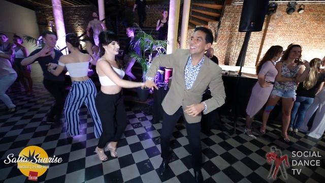 Shaan Shaan & Wiktoria Kozłowska - Salsa Social Dancing | Salsa Sunrise Party 2019 смотреть онлайн