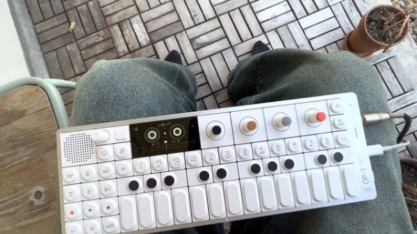 Teenage Engineering OP-1 Field. 1st improv after one day (NO TALKING)