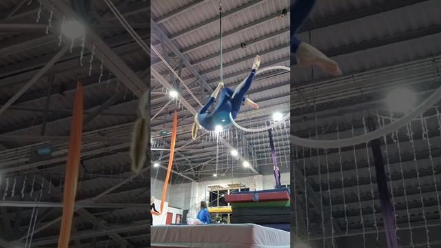 #aerial #aerialhoop #aerialist #aerialdance #saratov #саратов #воздушнаягимнастика #гимнастика смотреть онлайн