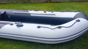 Как приклеить к лодке доп. оборудование в полевых условиях с помощью клея и газовой горелки.