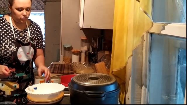 Готовим на НОВЫЙ ГОД\ПРОШИЛА ПАЛЕЦ\До клуба на ЛИЧНОМ ТРАНСПОРТЕ\ смотреть онлайн