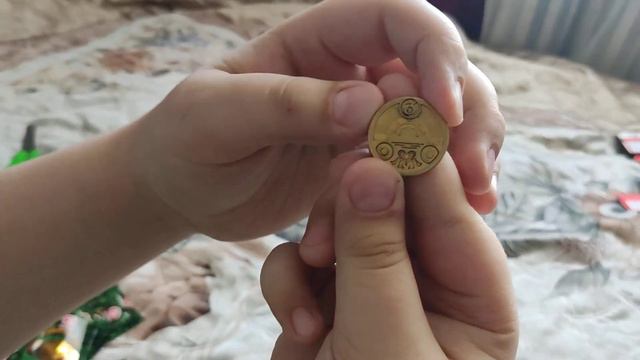 Распаковка монет из Пятёрочки и клиперсов из Дикси . смотреть онлайн